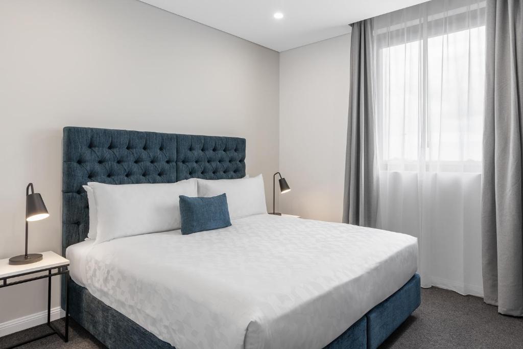 Meriton Suites Coward Street