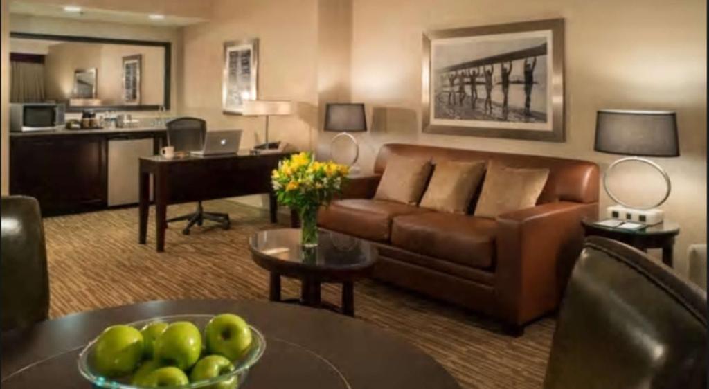 DoubleTree Suites by Hilton Hotel Columbus Downtown