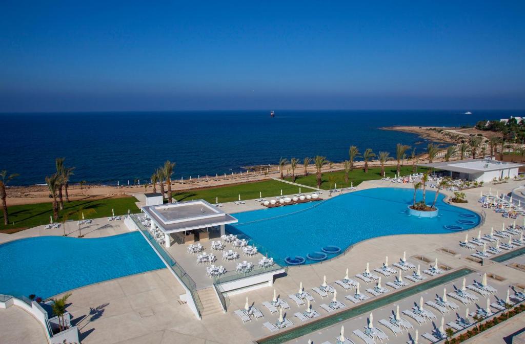 King Evelthon Beach Hotel & Resort