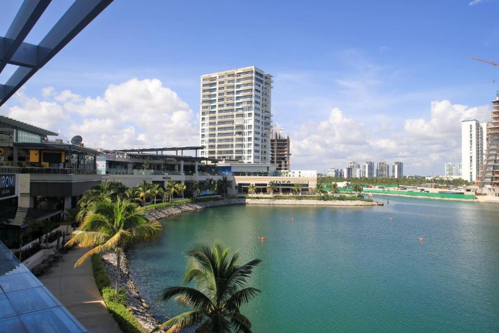 Renaissance Cancun Resort & Marina