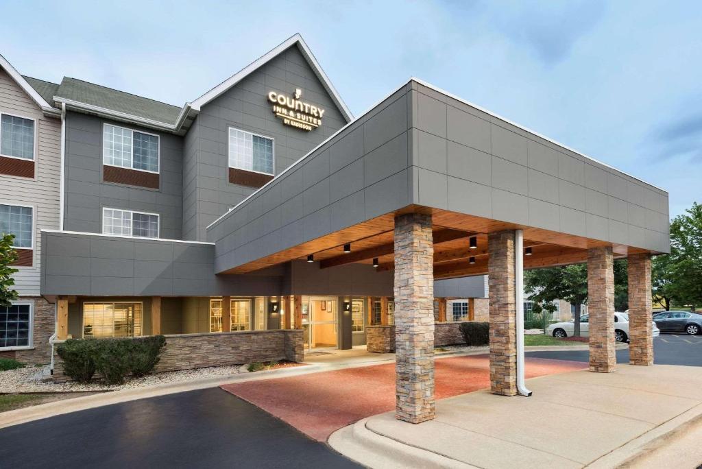 Country Inn & Suites by Radisson, Romeoville, IL